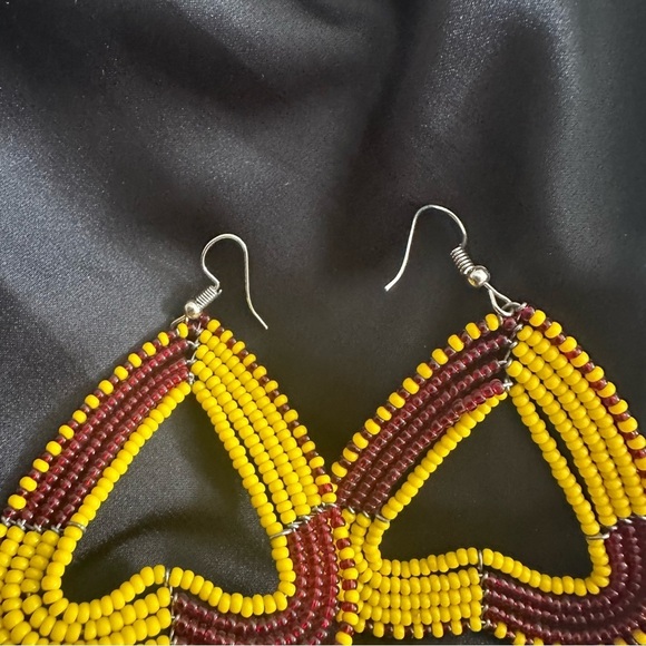 NEW African Handmade Beaded Heart Earrings - Picture 3 of 5